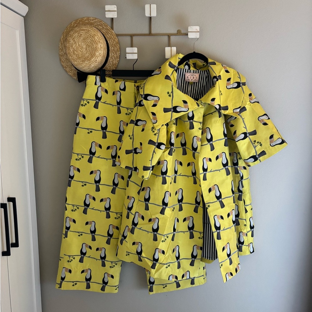 NWT Buru Toucan Print Yellow Set Coat L/XL and Pant XL